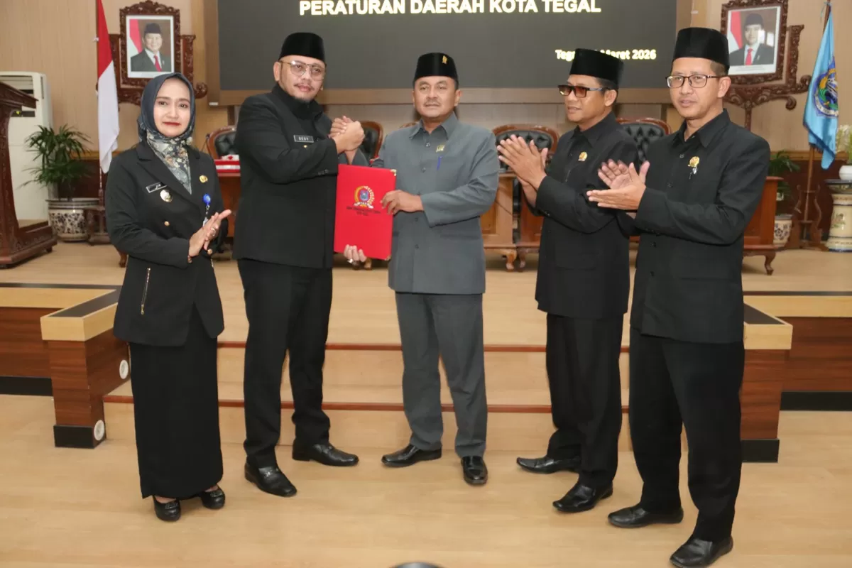 Ketua DPRD Kota Tegal bersama Walikota Tegal Usai Bahas Raperda Kawasan Bebas Rokok (Agus R)