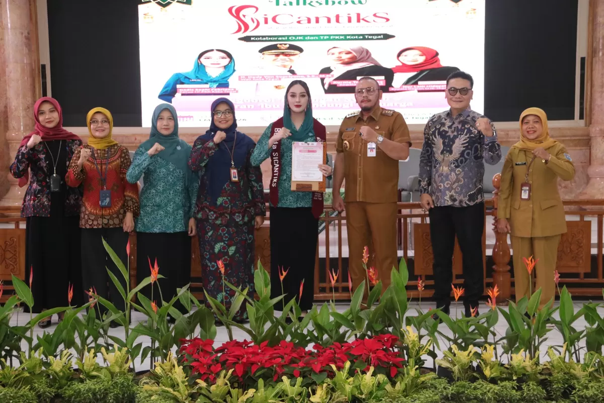 Walikota Tegal dan OJK saat Peluncuran aplikasi SICANTIK (AGUS R)