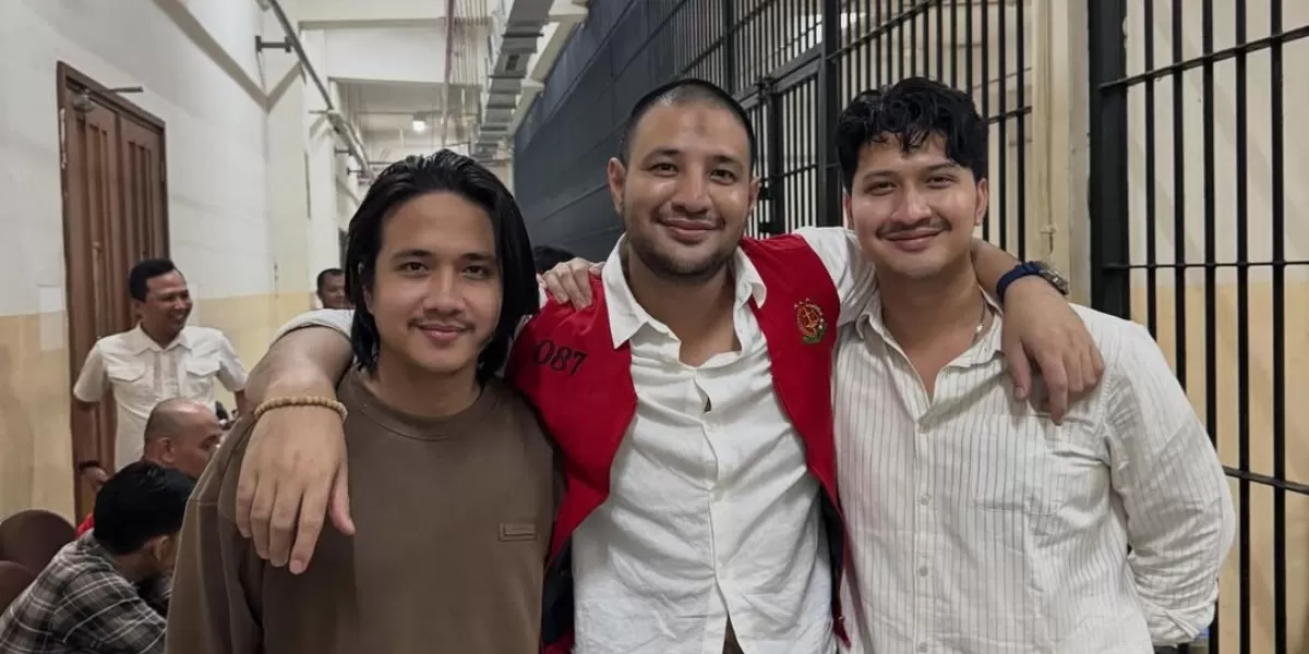Menyoroti tuntutan pidana terhadap terdakwa, Ammar Zoni (tengah) terkait kasus pengedaran narkoba dalam persidangan PN Jakpus, pada Kamis, 12 Maret 2026. (Instagram.com/@real_aditya1)