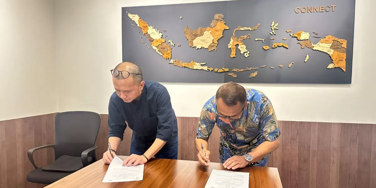Kegiatan MoU antara CEO Promedia Group, Agus Sulistriyono (kanan) dengan Ketua Indonesia Creative Cities Network (ICCN), Tubagus Fiki Chikara Satari (kiri) di Jakarta, pada Kamis, 12 Maret 2026. (Dok.
