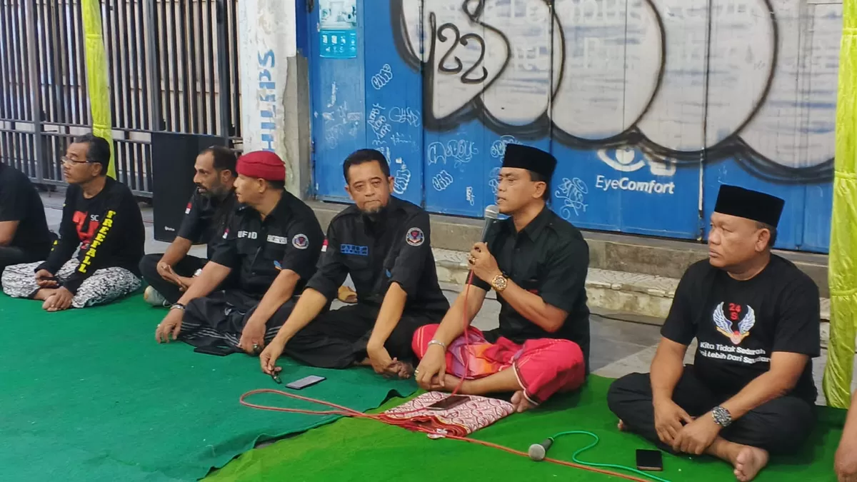 Jajaran pengurus 234 SC Kota Tegal, dalam acara bagi takjil dan buka bersama (Agus R)