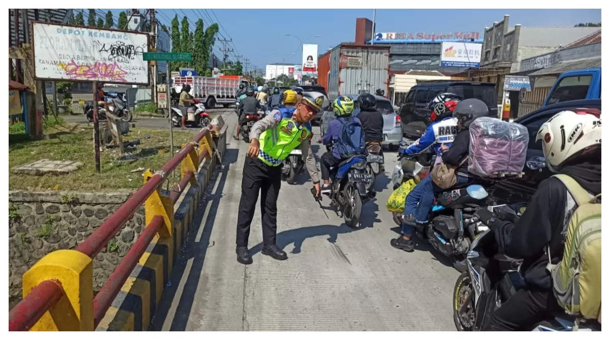 Aparat Polres Tegal Kota di Lokasi Kejaidan (AGUS R)