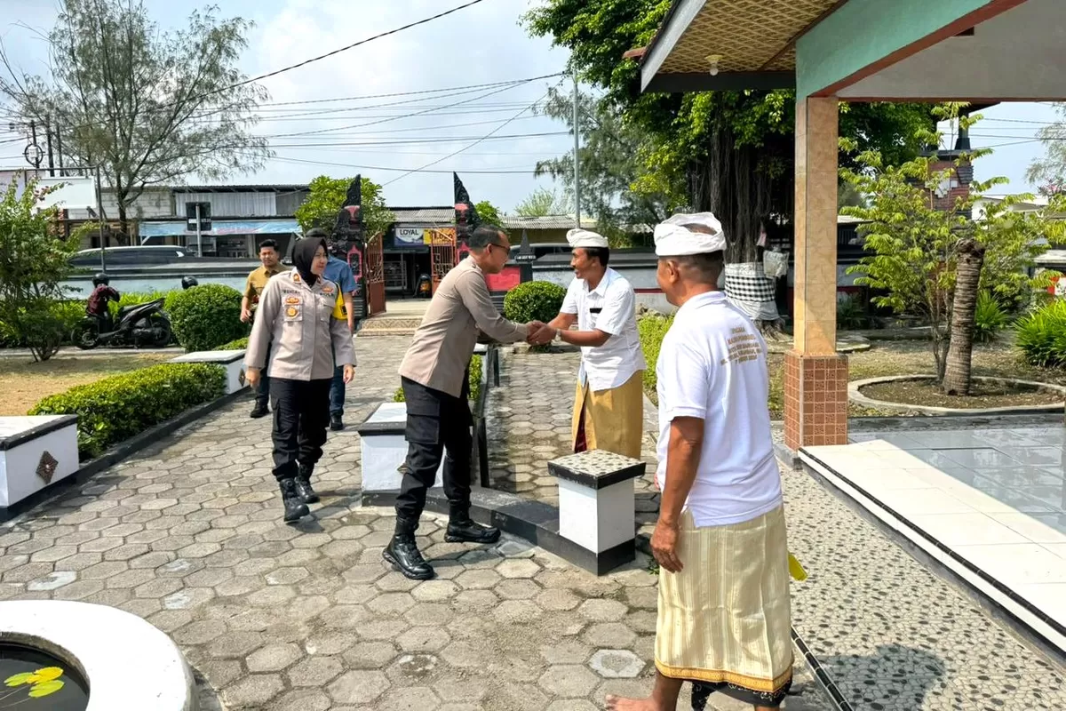 Kapolres Tegal Kota berjama PJU kunjungi perayan Nyepi di Kota Tegal (AGUS R)