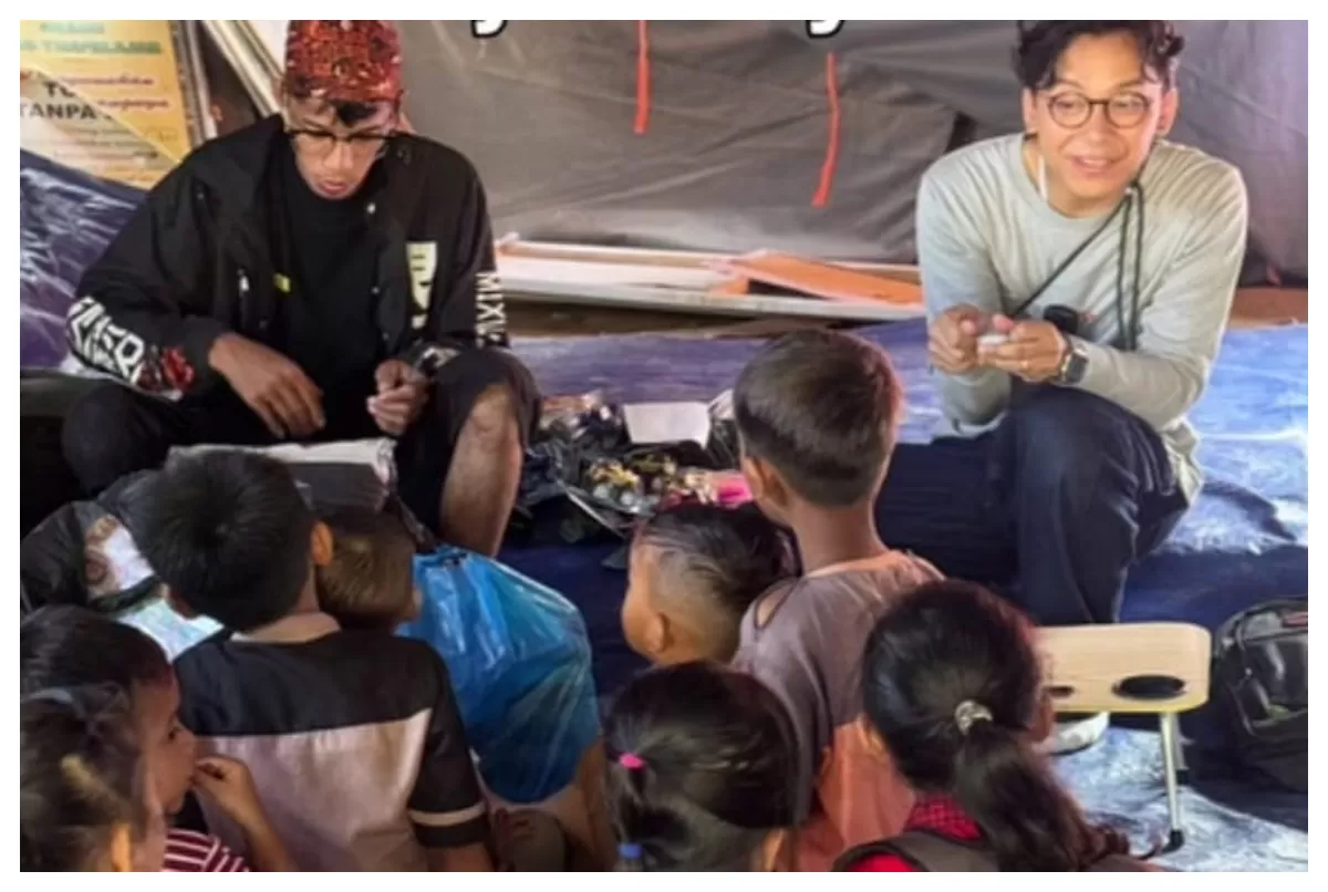Curhatan aktor sekaligus relawan, Trisa Triandesa, meminta bantuan buku pelajaran pada Kemendikdasmen untuk anak-anak di Reje Payung, Aceh Tengah. (Instagram/trisatriandesa)