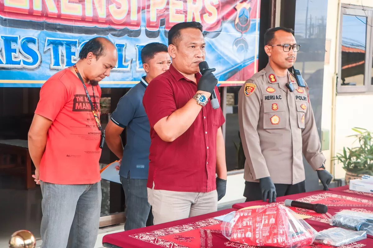 Jajaran Polres Tegal Kota memberikan ketererangan Pers  di Mapolresta TEGal (Foto : Agus R)