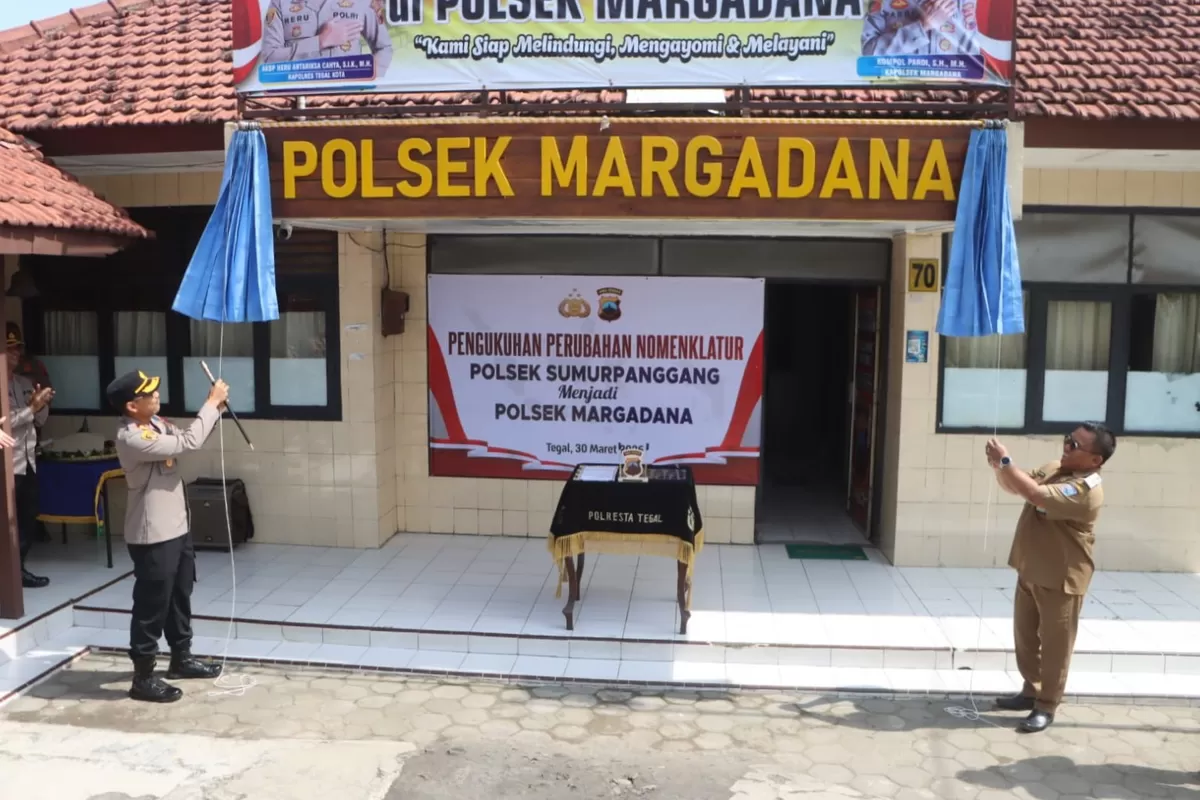 Momen Peresmian Penggunaan nama Polsek Margadana (AGUS R)