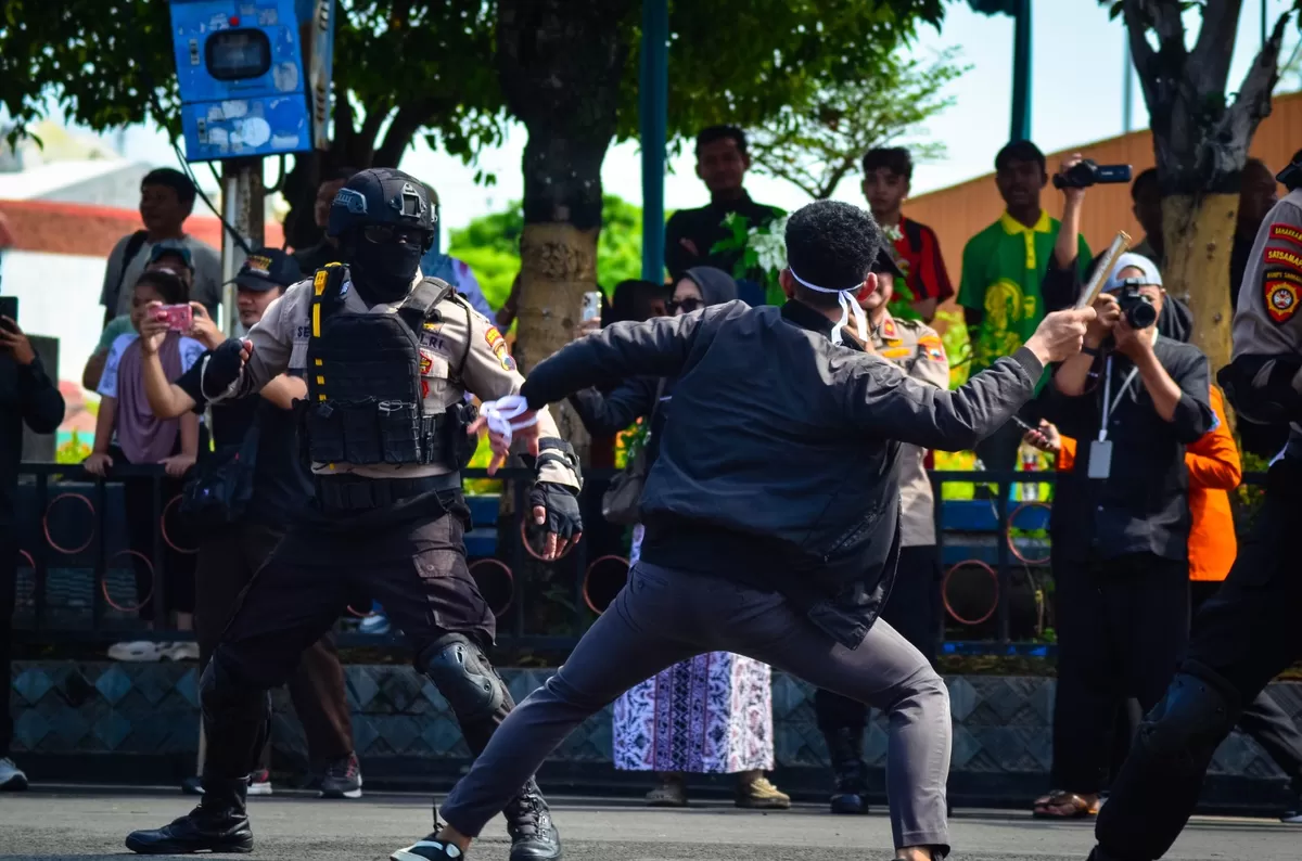 Suasana Simulasi Demo Anarkhis Polres Tegal Kota (AGUS R)