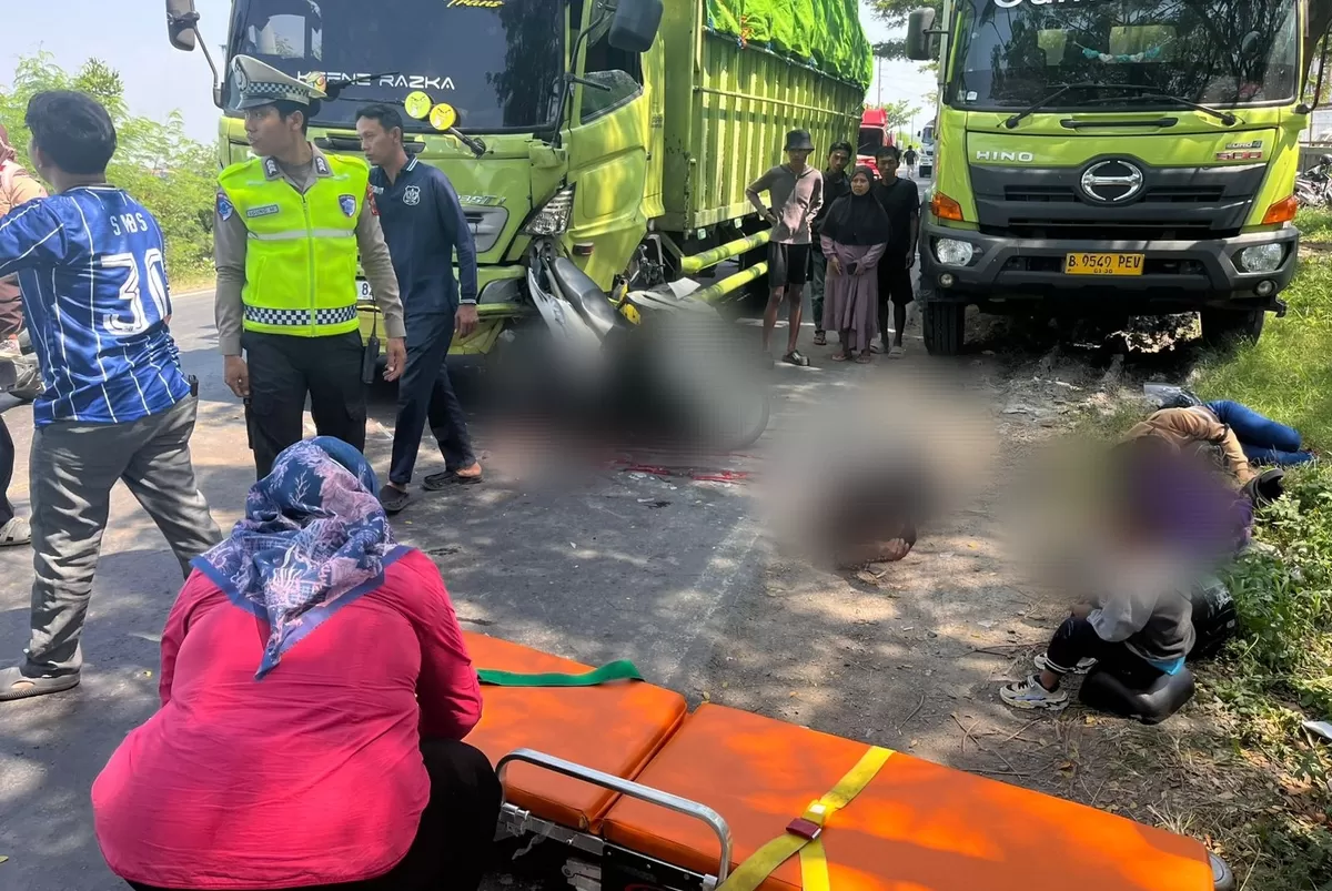 Satlantas Tegal Kota Tangani Laka Beruntun di Jalingkut Pantura Kota Tegal (AGUS R)