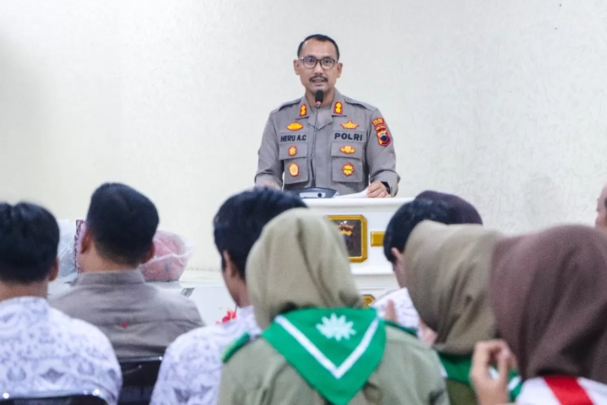 Kapolresta Tegal sedang memebri sosialisasi (AGUS R)