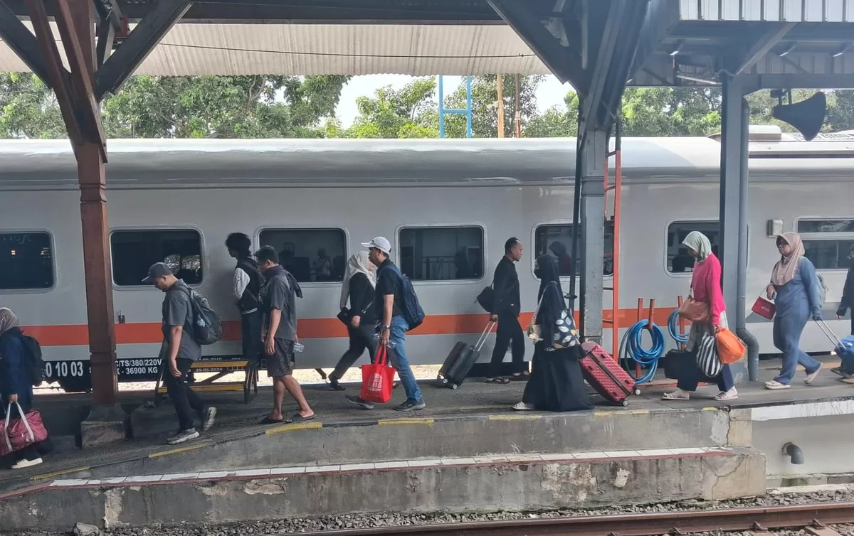 Program diskon 30% kereta masa libur sekolah terjual 11 ribu di Tegal (Agus R)