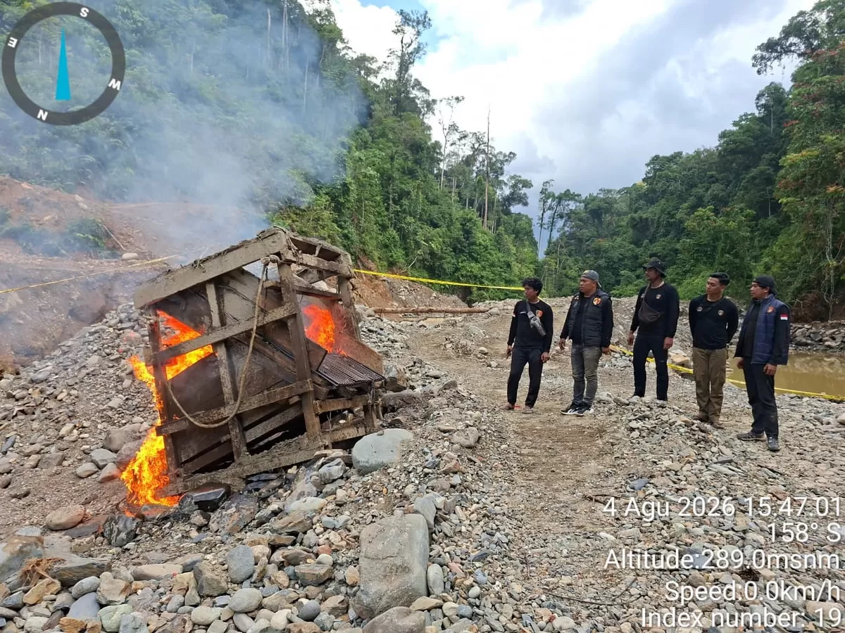 Tim Trisula Polres Solsel Sisir Lokasi Dugaan Tambang Ilegal di Sungai Bangko, Petugas Pasang 'Police Line'