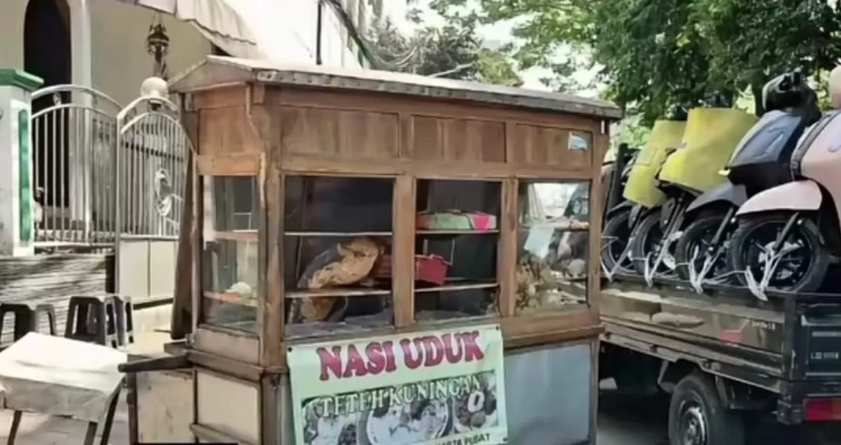 Cerita Penjual Nasi Uduk Matraman yang Legawa Gerobak Dagangan Rusak: Masih Bisa Dibenerin, Sudah Suratan Ilahi