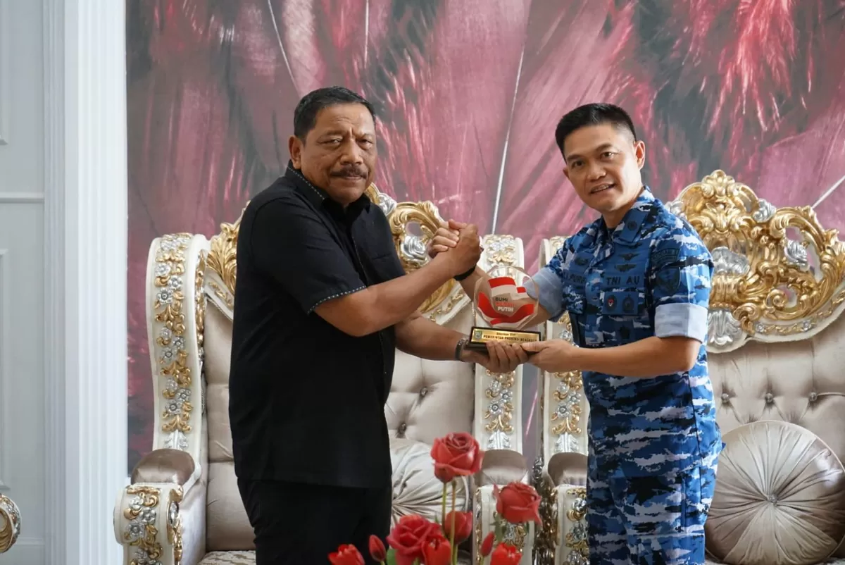 Wagub Bengkulu Mian menerima kunjungan Komandan Lanud Sri Mulyono Herlmbang, Kol Pnb Zulkipli Arif Purba dalam rangka rencana TNI AU membangun Satrad di Bengkulu Selatan dalam waktu dekat.(Foto/Ist)