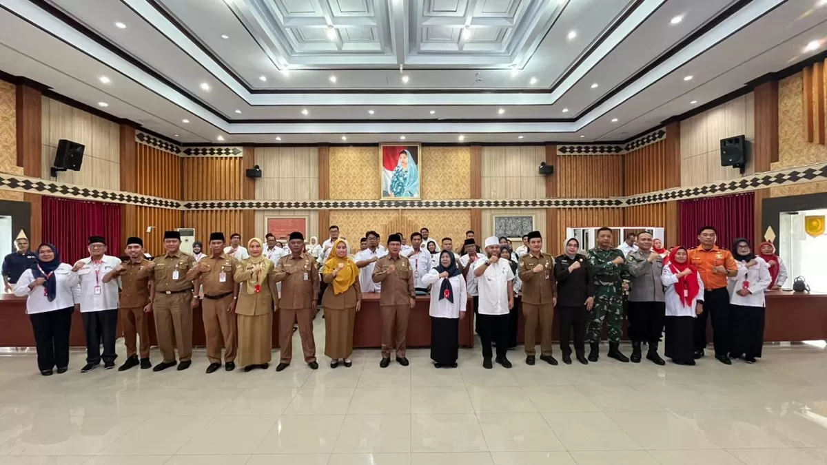Gubernur Bengkulu, Helmi Hasan foto bersama usia membuka  Musprov IX Palang Merah Indoensia (PMI) Bengkulu, di aulah Pemprov Bengkulu.(Foto/Ist) 