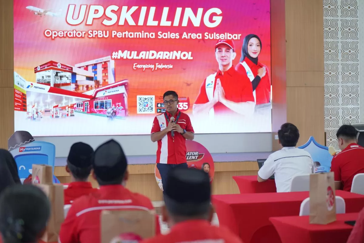 50 operator SPBU dari wilayah Sales Area Sulselbar mengikuti penguatan kapasitas menyeluruh, mulai dari aspek pelayanan, pemahaman produk, keselamatan operasional, hingga kesiapan menghadapi hari raya