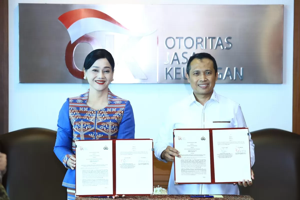 Pejabat Sementara Wakil Ketua Dewan Komisioner OJK Friderica Widyasari Dewi dan Kepala Bareskrim Polri Syahardiantono, usai penandatanganan Perjanjian Kerja Sama (PKS) di Jakarta, Selasa (3/3/2026)