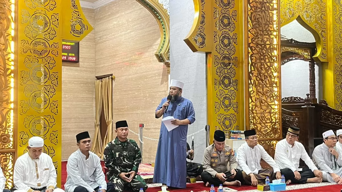 Gubernur Bengkulu, Helmi Hasan memberikan sambutan pada acara Nuzulul Qur'an di Masjid Raya Baitul Izzah, Kota Bengkulu.(Foto/Ist)