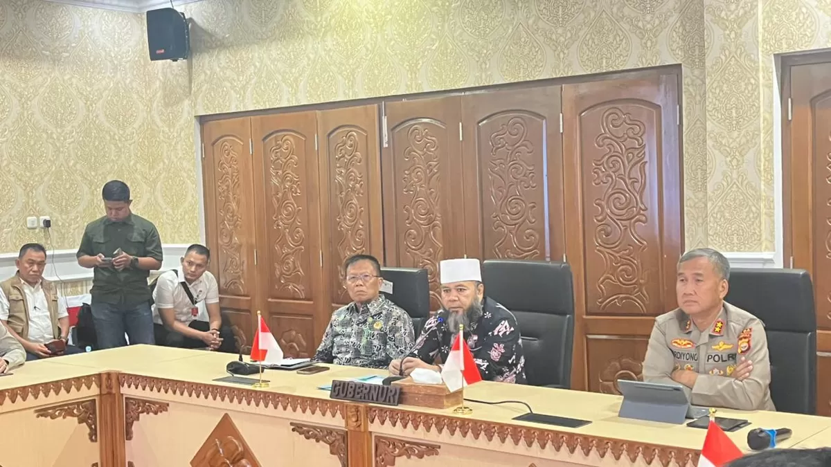 Gubernur Bengkulu, Helmi Hasan (tengah) didampingi Ketua DPRD Provinsi Bengkulu, Sumardi (kiri) dan Kapolda Bengkulu, Irjen Pol Mardiyono pimpin rakor matangkan persiapan  Idulfitri (Foto/Ist)