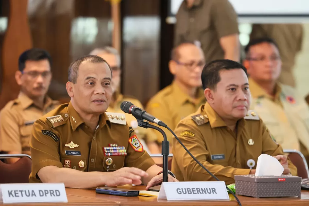 Gubernur Jateng Ahmad Luthfi didampingi Wakil Bupati Pekalongan Sukirman. 