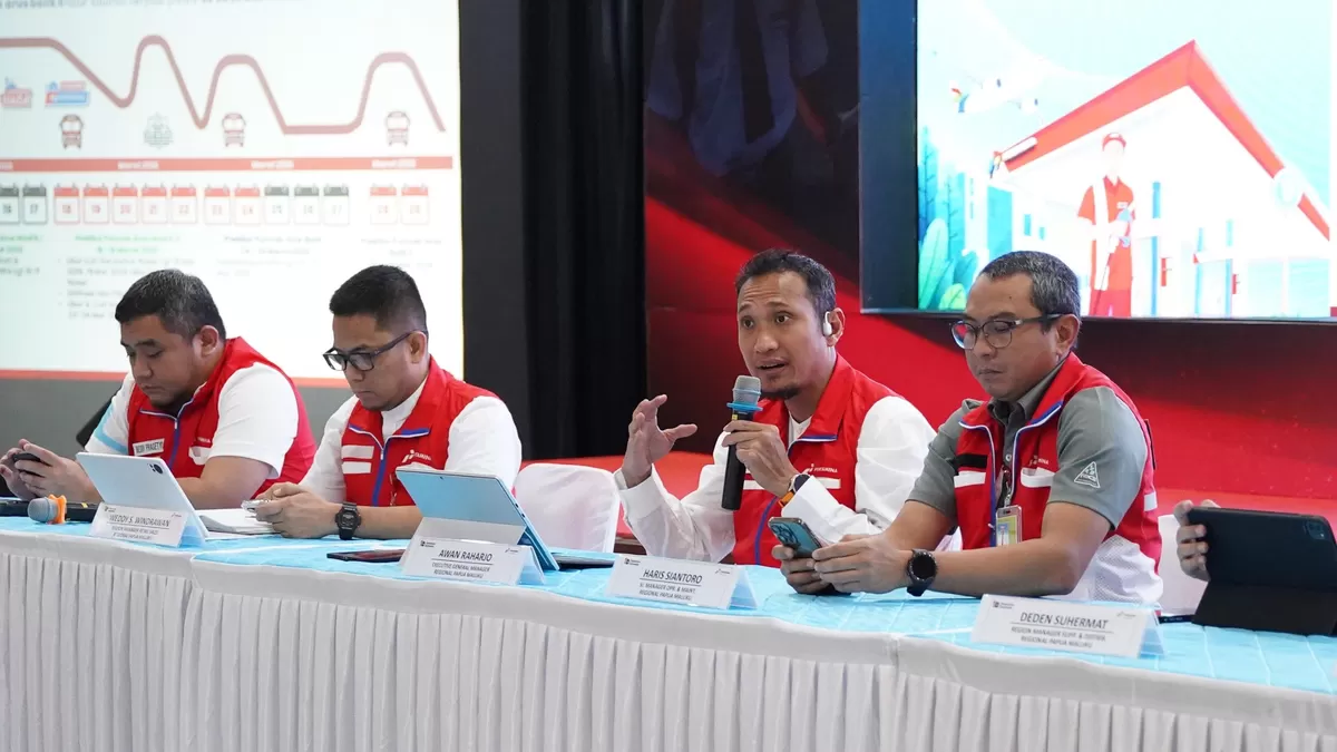 Executive General Manager Pertamina Patra Niaga Regional Papua Maluku, Awan Raharjo sedang memberikan keterangan (Humas Pertamina)