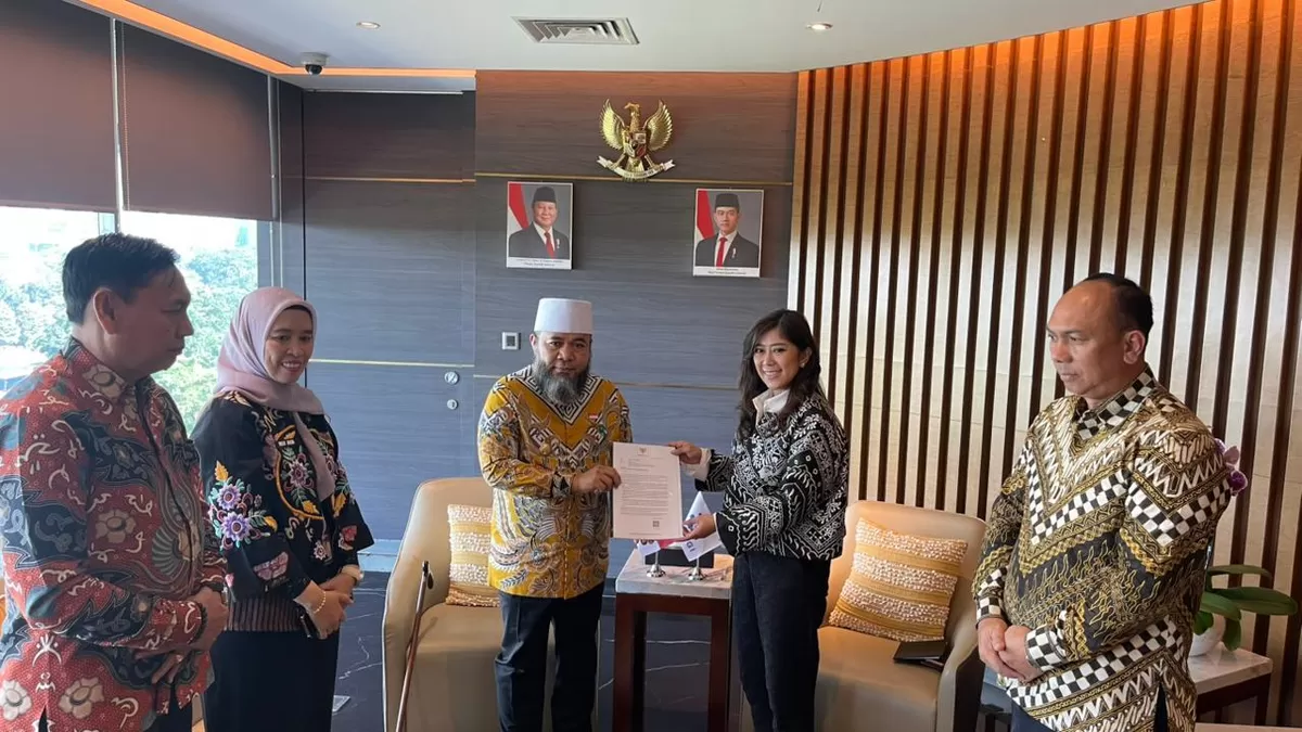 Gubernur Bengkulu, Helmi Hasan didampingi Kepala Dinas Kominfotik Bengkulu, Nelly Alesa menemui Menkomdigi, Meutiyah Hafid  bersinergi  atasi 40 desa di Bengkulu masih blak spot .(Foto/Ist)