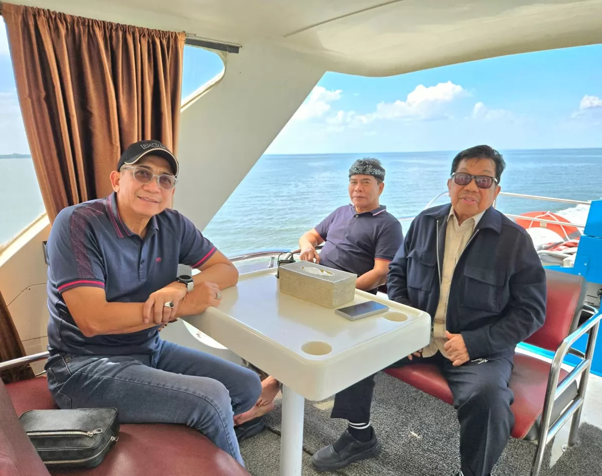 Gubernur Kaltara, Dr. H. Zainal Arifin Paliwang, SH, M.Hum  (tengah) dan Aksa Mahmud saat meninjau lokasi perencanaan investasi bersama Dr. H. Azhary Sirajuddin, M.Si (Dirut PT Ciptaniaga Mandiri). 