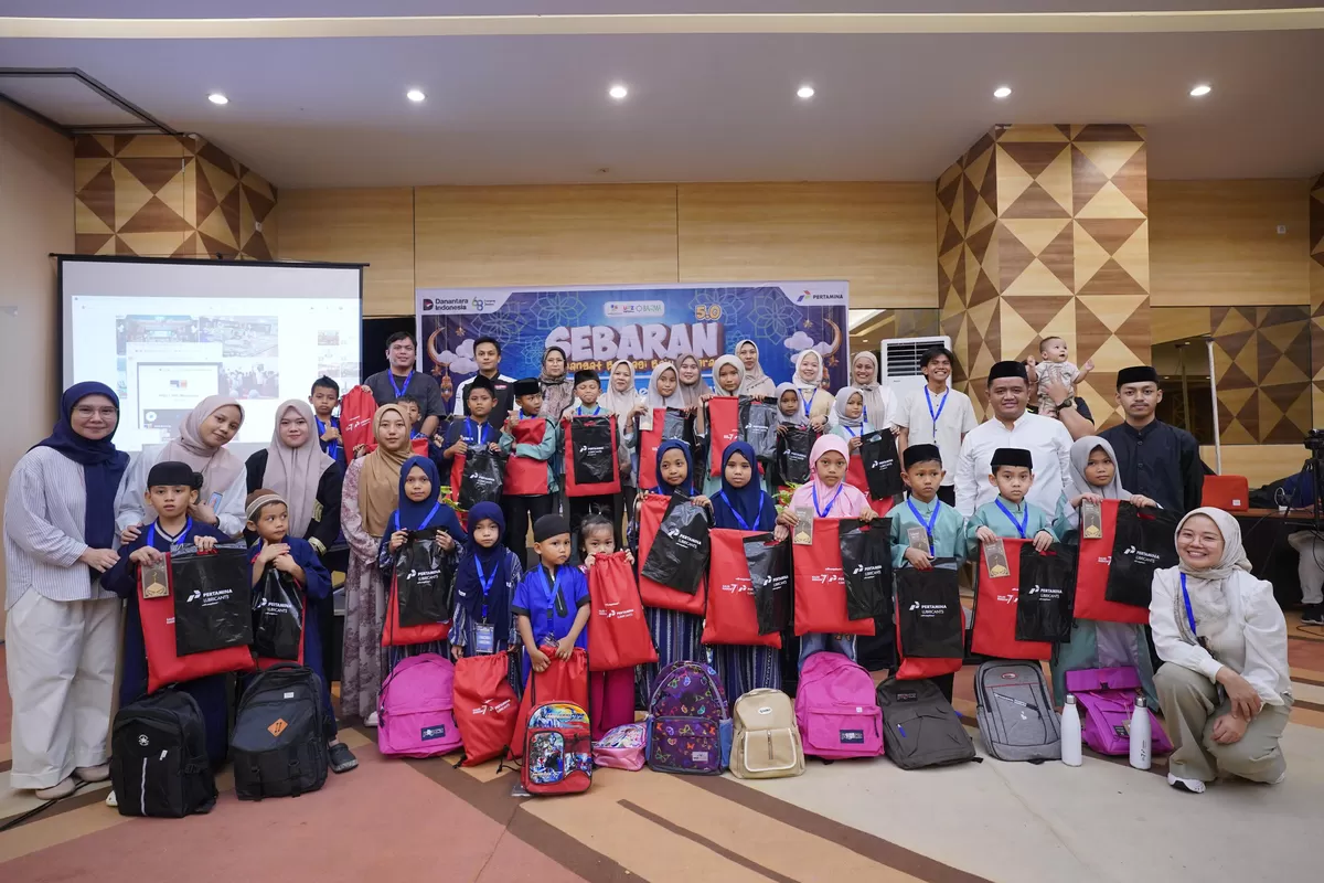 Anak-anak yatim piatu dan dhuafa, tampak berbahagia mengikuti&nbsp; Semangat Berbagi Baju Lebaran (SEBARAN) 5.0, di pusat perbelanjaan Mall Ratu Indah Makassar. (Ist)