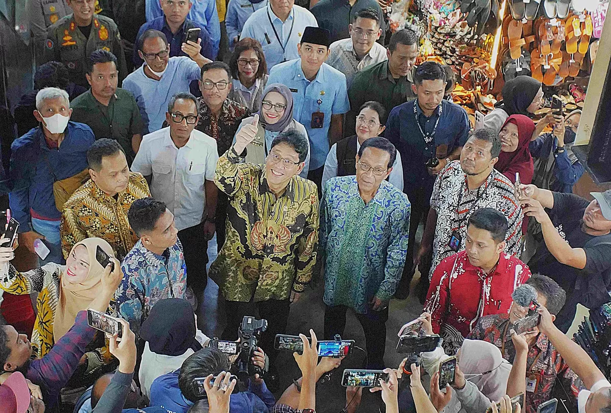  Menteri Keuangan RI Purbaya Yudhi Sadewa,  berkunjung ke Pasar Beringharjo Yogya. (Humas Pemda DIY)