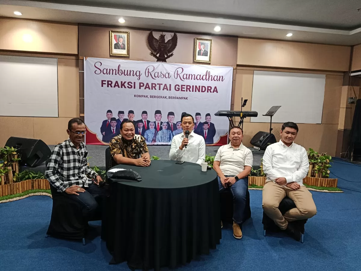 Fraksi Partai Gerindra DPRD Jawa Tengah berdialog dengan wartawan guna memperkuat keterbukaan informasi dan sinergi komunikasi publik di Semarang. (SP/Stefy Thenu)