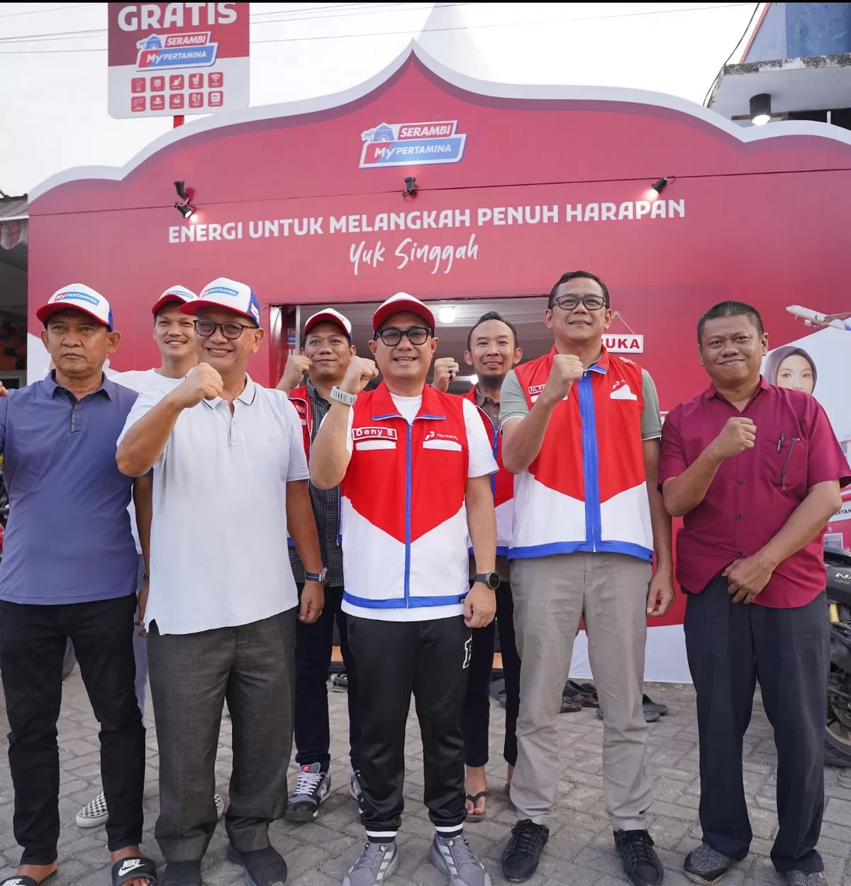 Executive General Manager Pertamina Patra Niaga Regional Sulawesi, Deny Sukendar, bersama tim manajemen melakukan peninjauan. (Ist)