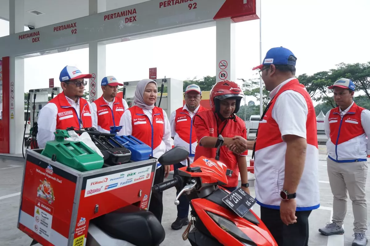 Lonjakan pemudik saat Lebaran 2026 berdampak langsung pada peningkatan konsumsi BBM di Jawa Bagian Tengah. Pertamina memastikan stok energi tetap aman dan layanan bagi pemudik tetap optimal di berbaga