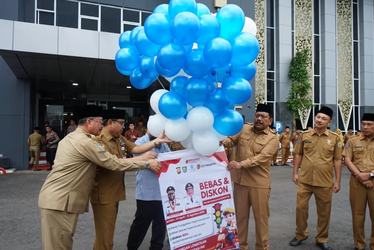 Gubernur dan Wagub Bengkulu, Helmi Hasan-Mian meluncurkan program diskon  50 persen pajak kendaraan bermotor (PLB) bagi kendaraan berplat polisi Non BD.(Foto/Ist)