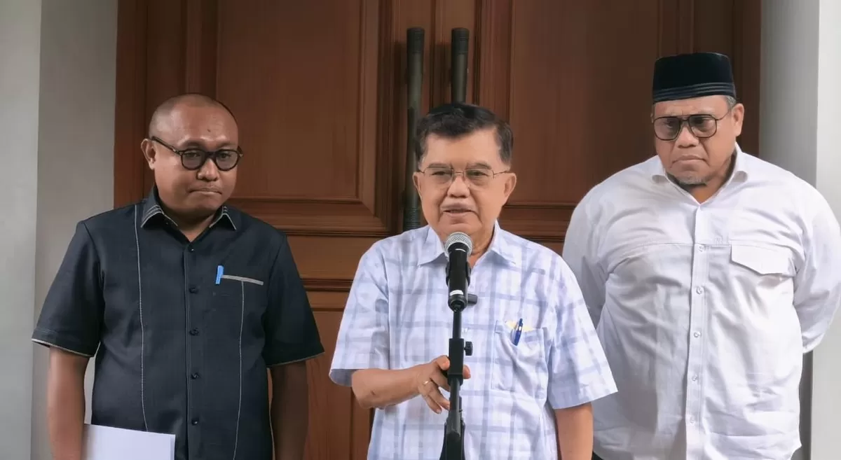 Jusuf Kalla, membantah tuduhan yang menyebut dirinya mendanai pihak tertentu untuk mempersoalkan ijazah Presiden Joko Widodo.. (Ist)