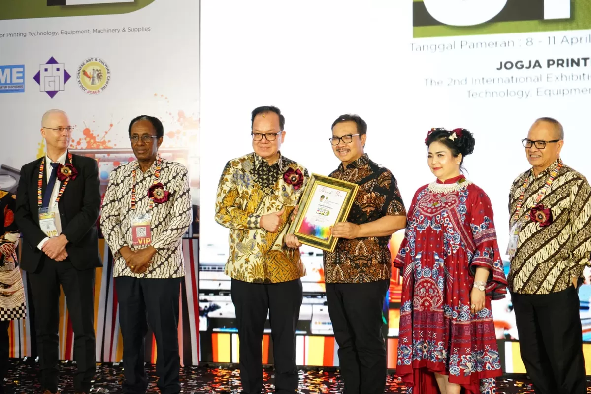 CEO Krista Expo Daud Salim berfoto bersama Walikota Dr (HC) dr. Hasto Wardoyo. Dok. Krista