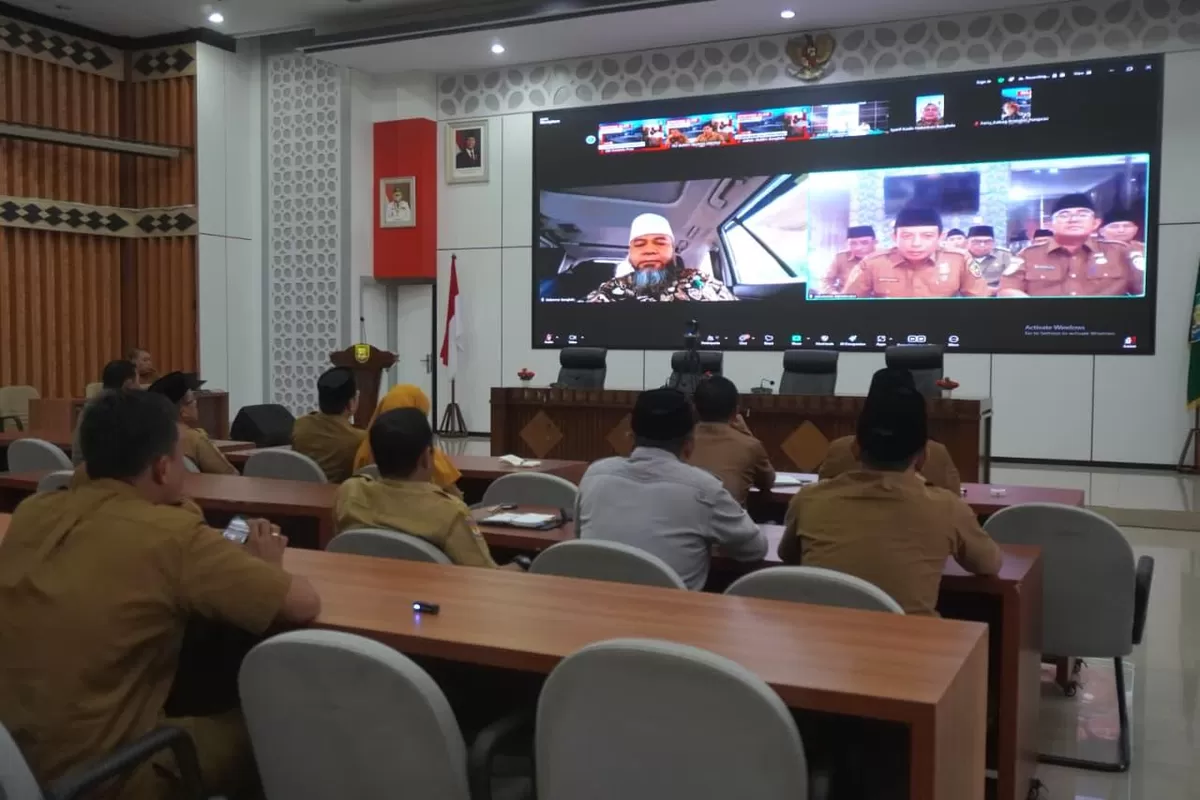 Gubernur Bengkulu gelar rapat koordinasi melalui zoom meeting untuk memastikan penyaluran bantuan pangan dan kesehatan kepada korban banjir di sejumlah daerah di provinsi ini tanpa henti.(Foto/Ist).
