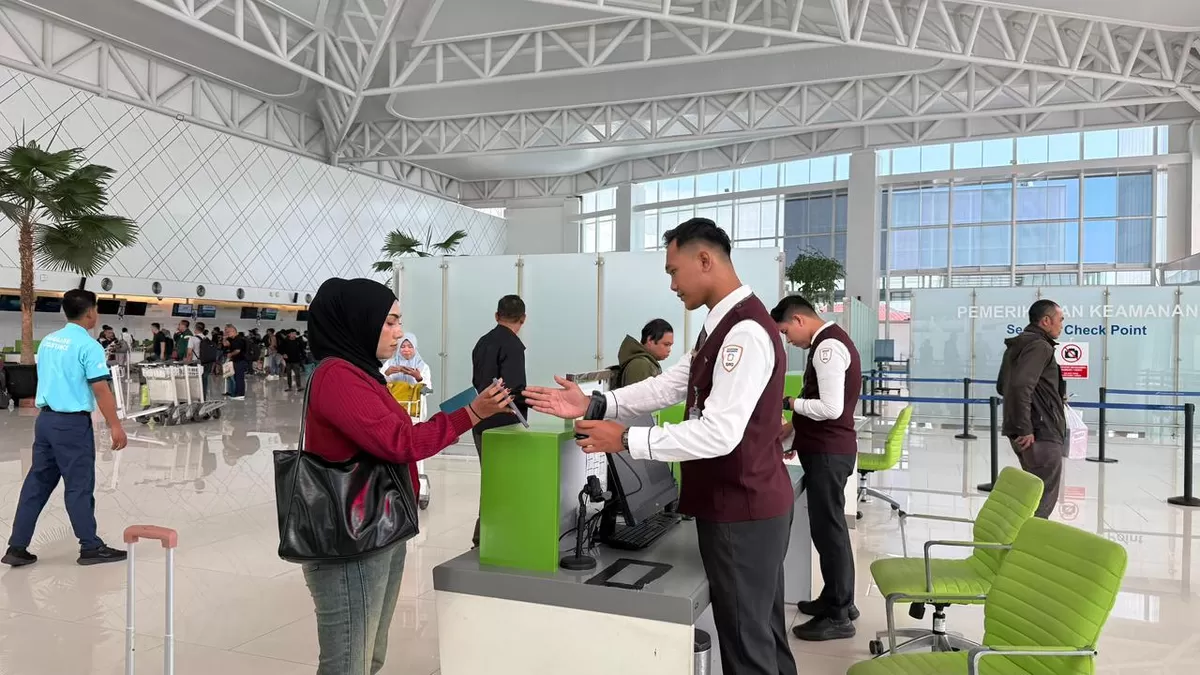 Trafik Bandara Ahmad Yani Semarang meningkat signifikan pada Triwulan I 2026, menandai pemulihan sektor aviasi dan konektivitas ekonomi.