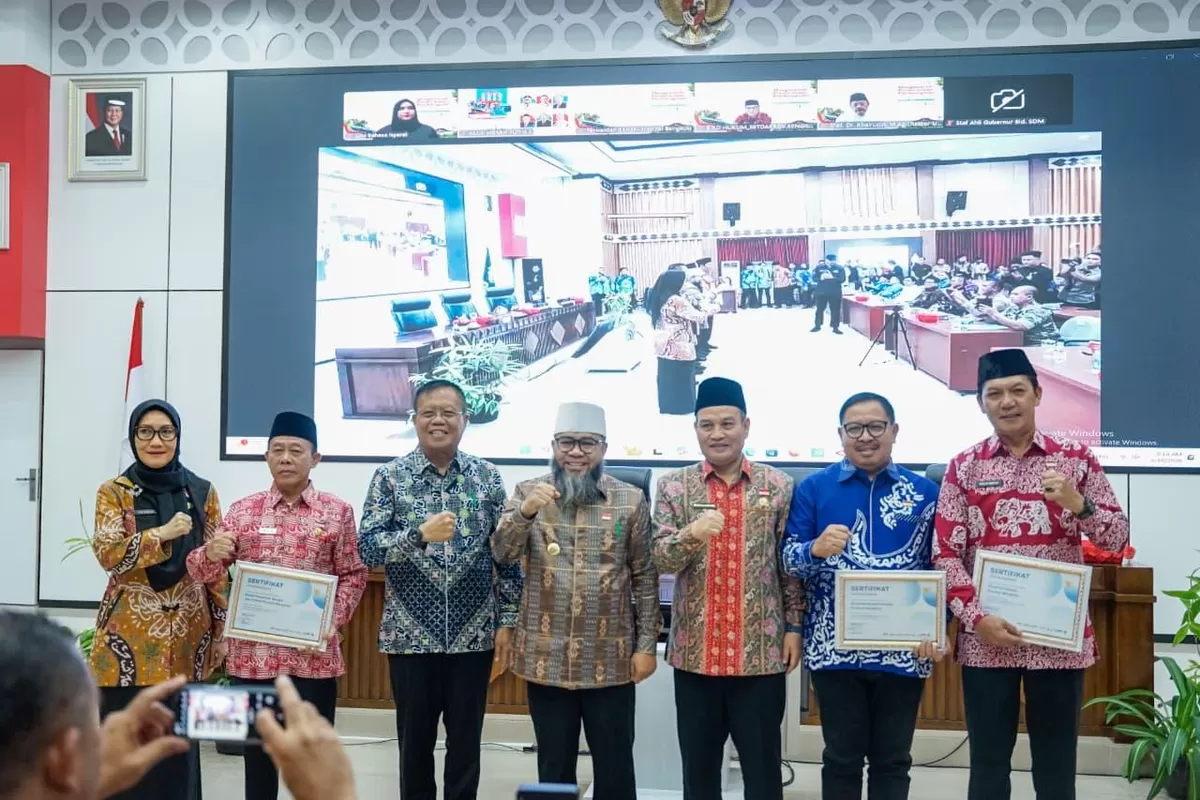 Gubernur Bengkulu, Helmi Hasan didampingi Sekdaprov Bengkulu, Herwan Antoni foto bersama sejumlah kepala OPD lingkup pemprov setempat seusai pembukan Musrenbang RKPD 2027.(Foto/Ist) 