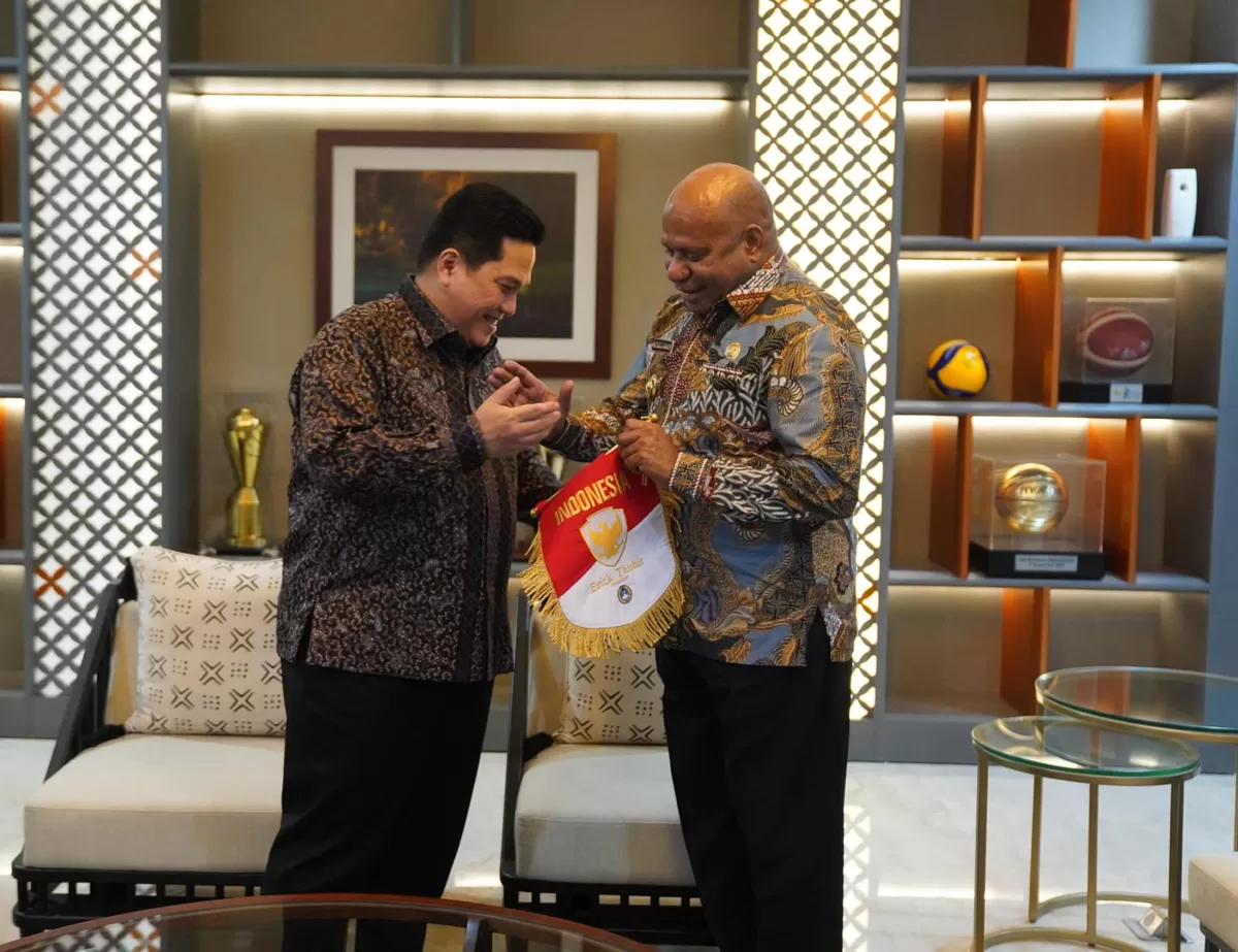 Menteri Pemuda dan Olahraga Republik Indonesia, Erick Thohir, memberikan apresiasi tinggi kepada Gubernur Papua, Matius D Fakhiri, atas komitmennya dalam memajukan dunia olahraga di Provinsi Papua (Istimewa)