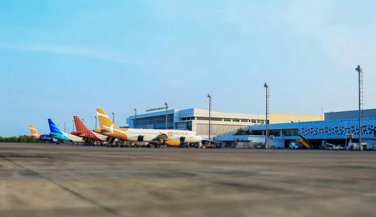 Bandara Ahmad Yani Semarang raih ASEAN Energy Awards 2025 berkat inovasi eco-airport dan efisiensi energi berkelanjutan.