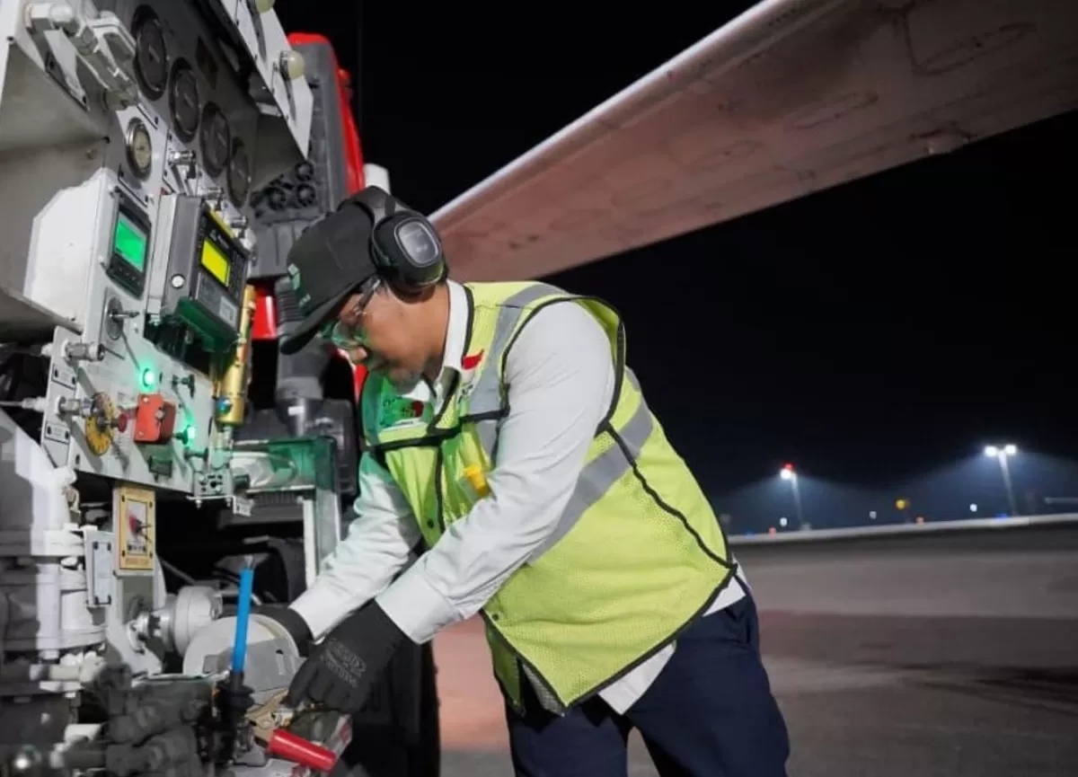Pengisian avtur (refueling) perdana untuk penerbangan haji yang dilakukan pada dini hari, 22 April 2026, sebagai awal rangkaian fase keberangkatan jamaah. (Ist)