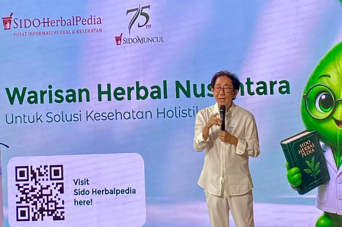 Dirut Sido Muncul saat memberikan sambutan dalam acara peluncuran Sido Herbalpedia, Kamis (23/4) di Jakarta. 