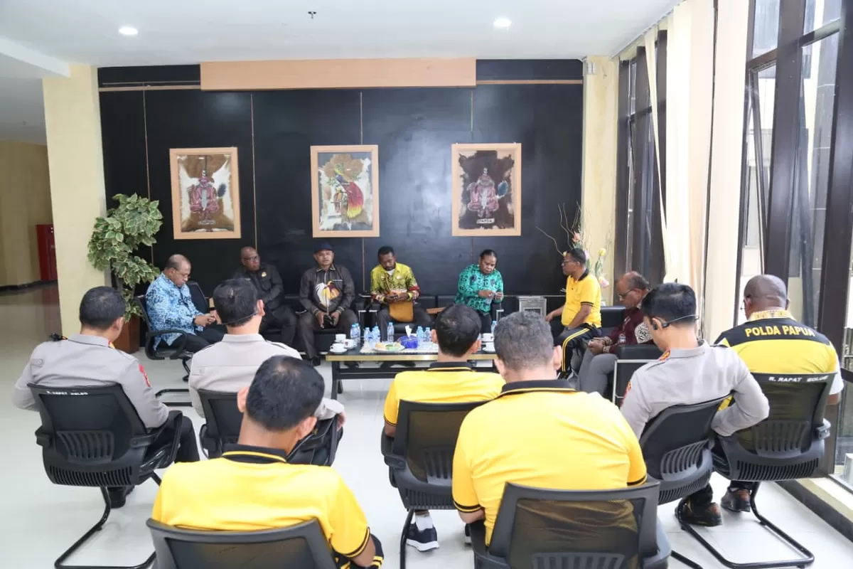 Kapolda Papua, Irjen Pol. Patrige R. Renwarin, S.H., M.Si., menggelar audiensi bersama Majelis Rakyat Papua (MRP) (Humas Polda Papua)