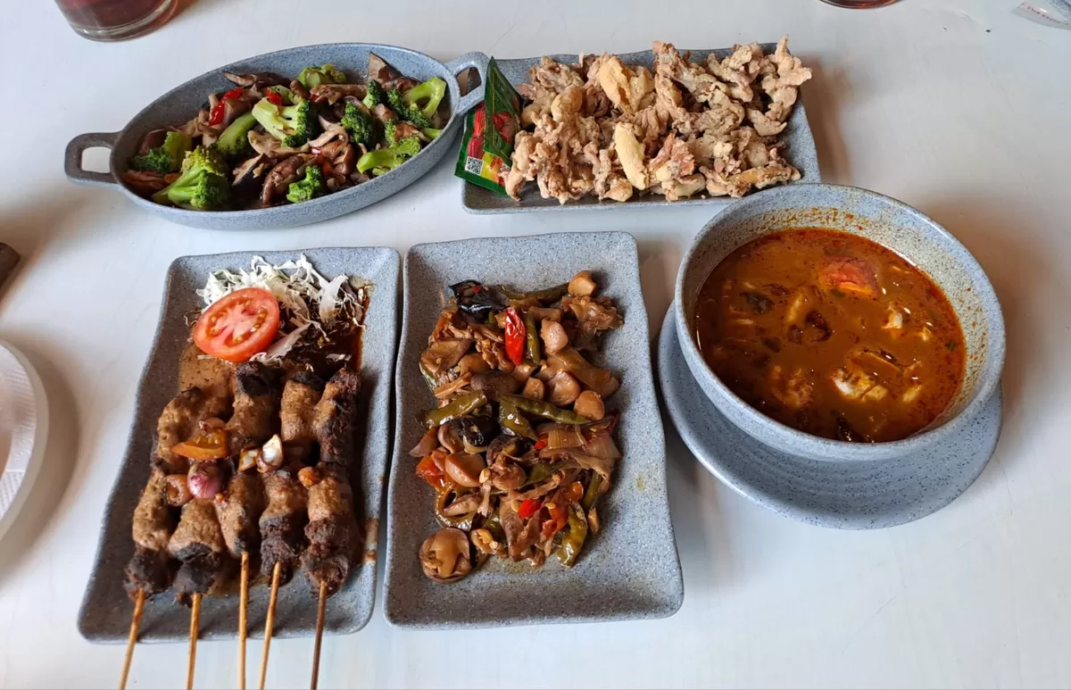 Aneka masakan dari bahan baku jamur ini, lezat, ngangeni. (SPnews/Teguh LR)