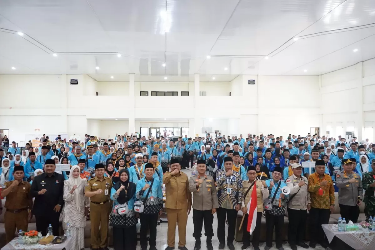 Gubernur dan Wagub Bengkulu melepas keberangkatan calon jemaah haji Bengkulu menuju Embarkasi Padang, Sumbar.(Foto/Ist)