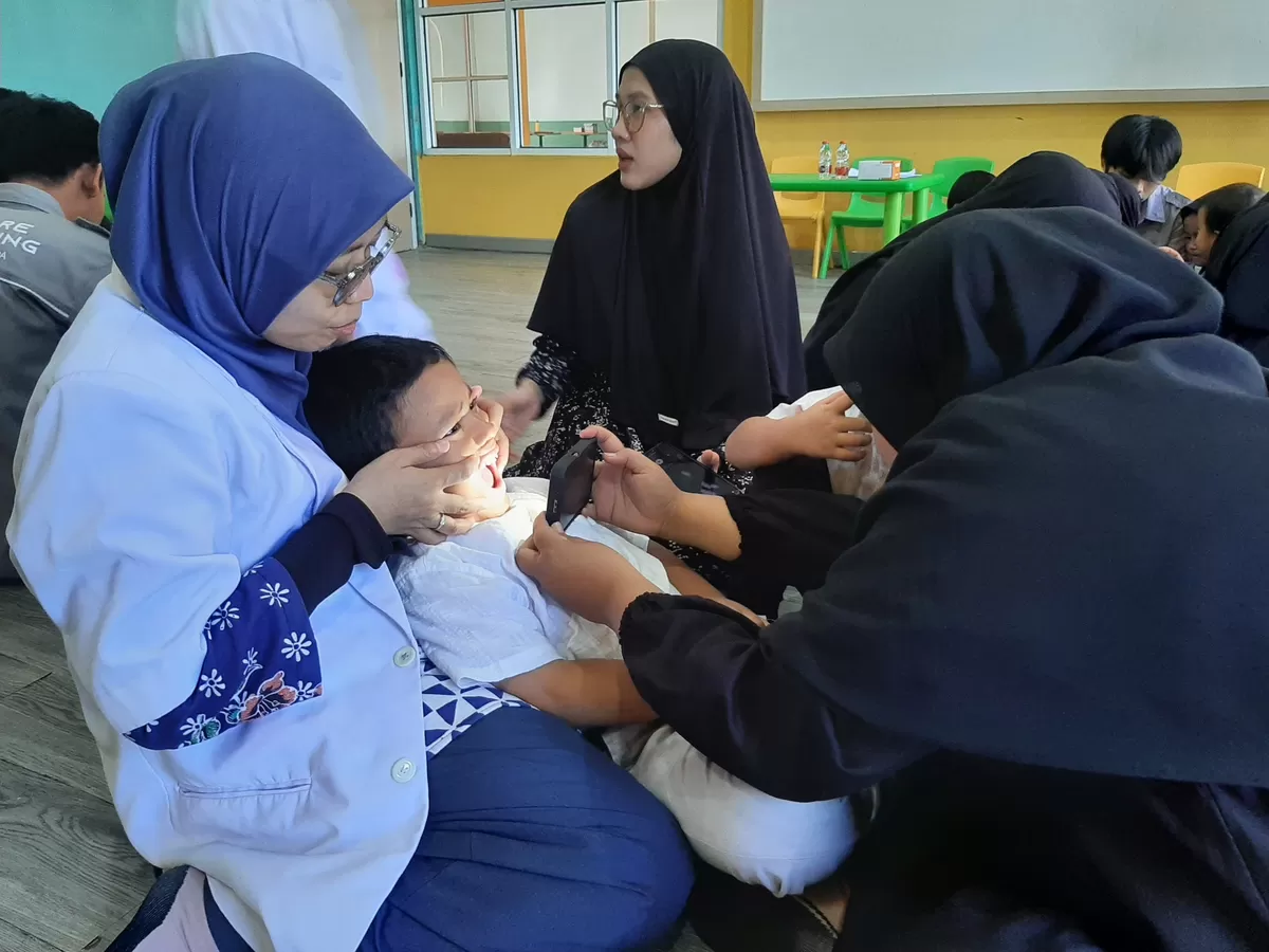 denteksi mampu secara cepat memeriksa dan menganalisa kesehatan gigi dok. humas UGM