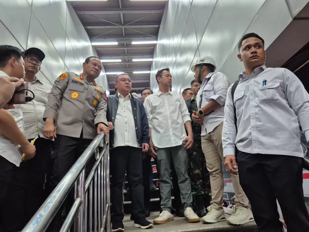 Wakil Ketua DPR RI Sufmi Dasco Ahmad langsung menghubungi Presiden Prabowo Subianto pada Senin malam usai meninjau lokasi kecelakaan di Bekasi.