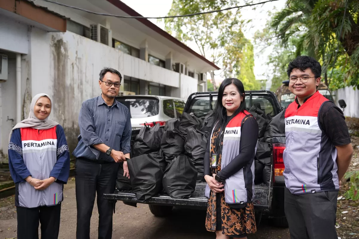 Menyambut Hari Buruh, Pertamina salurkan paket sembako kepada masyarakat pra sejahtera dan pekerja di Sulsel.