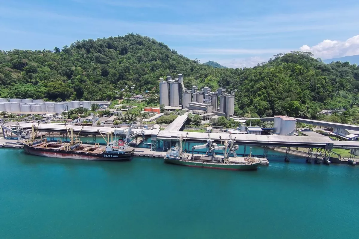 Fasilitas Pelabuhan Teluk Bayur SIG di Padang, Sumatra Barat.
