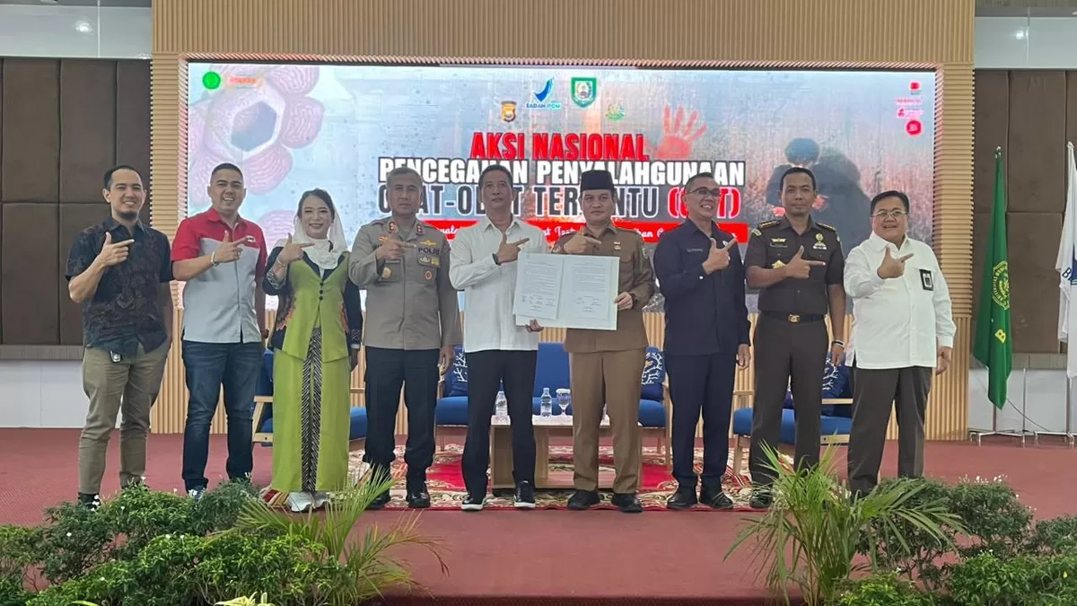 Sekdaprov Bengkulu, Herwan Antoni dan Kapolda Bengkulu, Irjen Pol Mardiyono menghadiri aksi nasional penyalahgunaan obat-obatan tertentu (OTT) di Kampus IV UMB Bengkulu.(Foto/Ist)