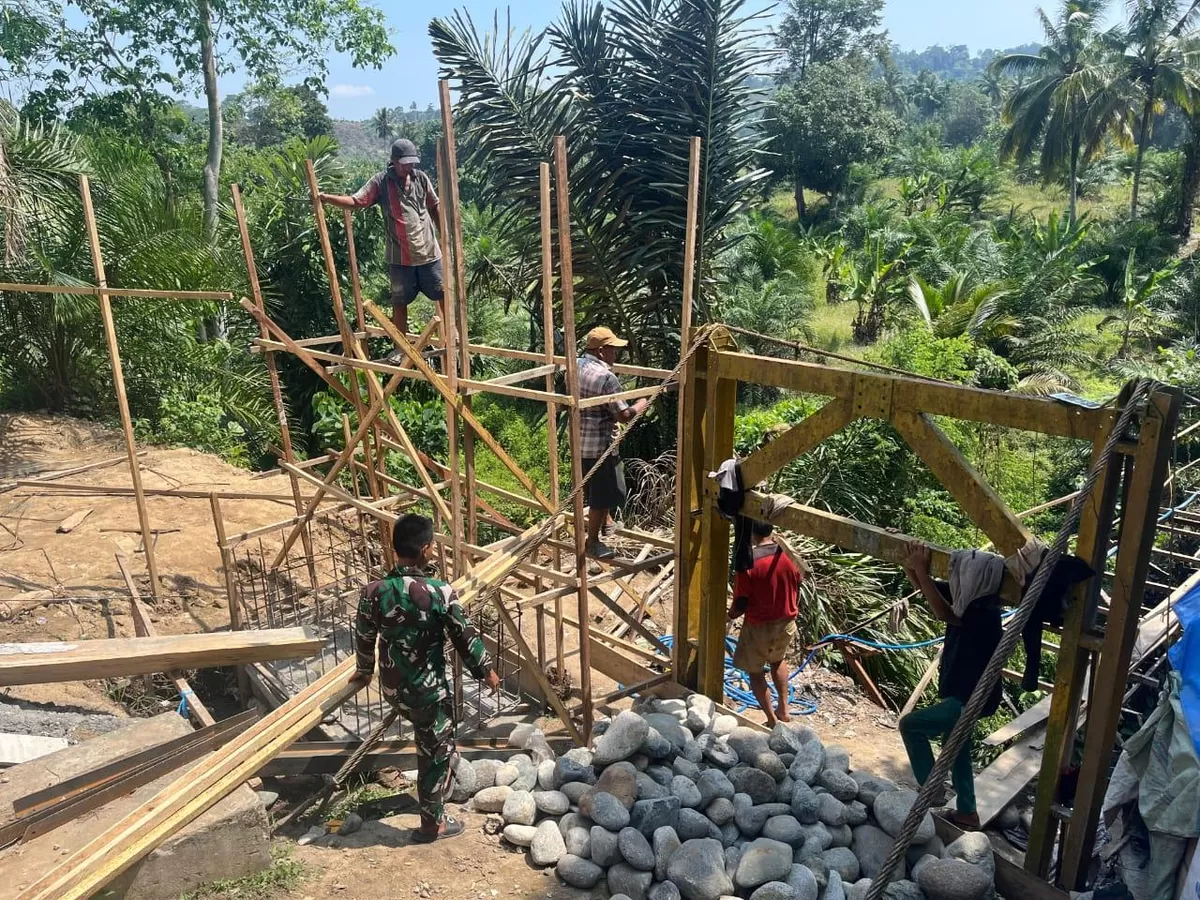 Pembangunan Jembatan Gantung Garuda yang menghubungkan Kabupaten Bengkulu Selatan dengan Kabupaten Kaur segera rampung.(Foto/Ist) 
